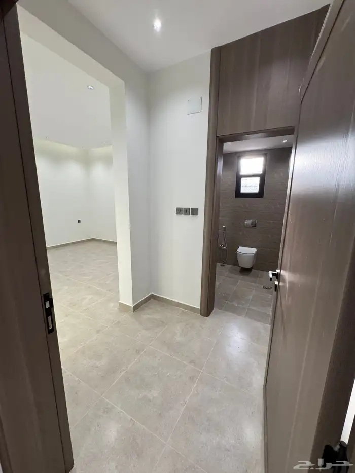 للبيع بمدينه أبها شقه تمليك علوي مع سطح خاص ومصعد شغال 20