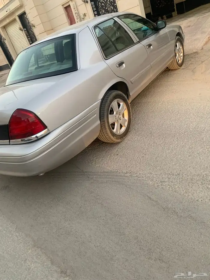 فرد مخزن ممشي قليل في قمه نظافه 1