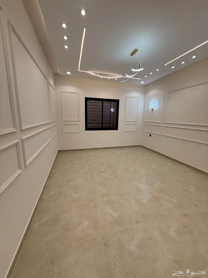 للبيع دور أرضي بحوش وشقق علويه بسطح مخطط الراجحي الضيافه 27