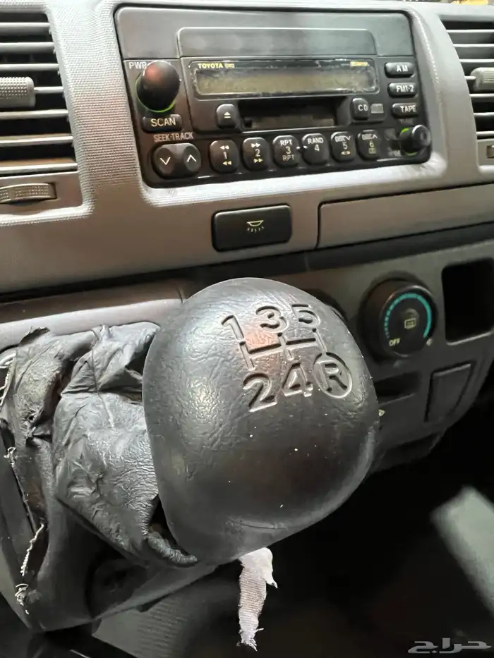 للبيع تويوتا هايس موديل 2007 بنزين (شبه أصفار) مخزن 15