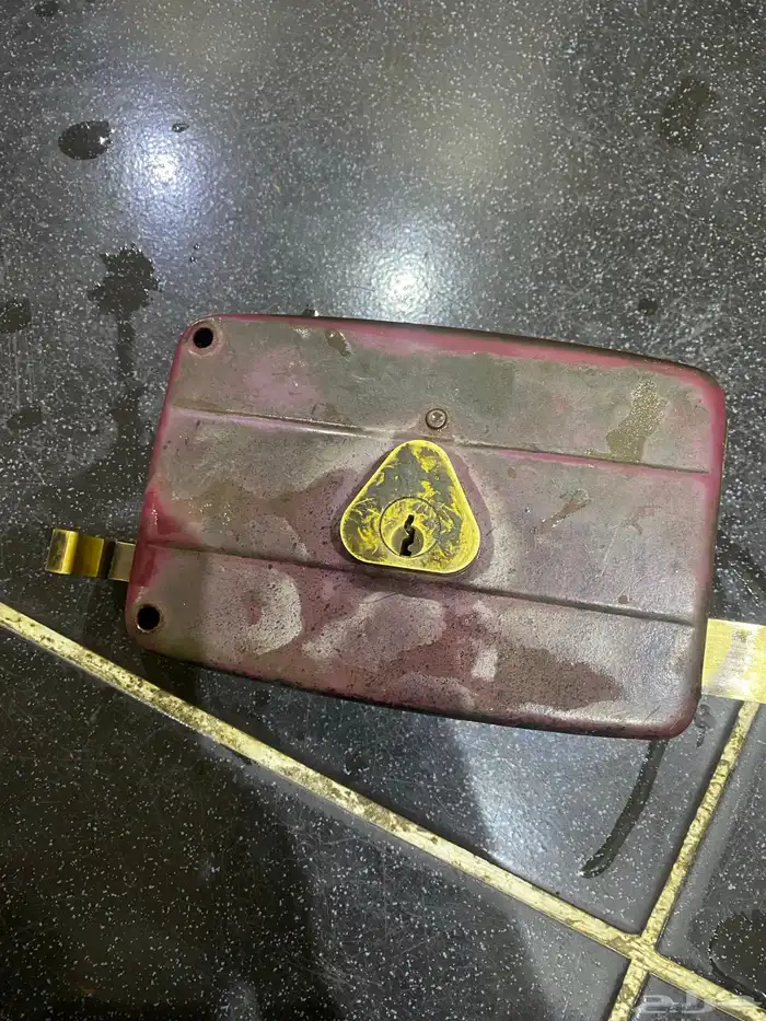 قوقل مع مفتاح مستعمل للبيع حاله جيد ب 20 ريال 0