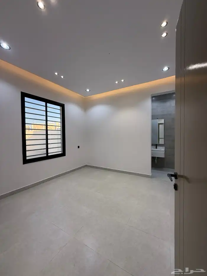 للبيع روف علوي بملحق تشطيب vip شمال حي الراقي 22