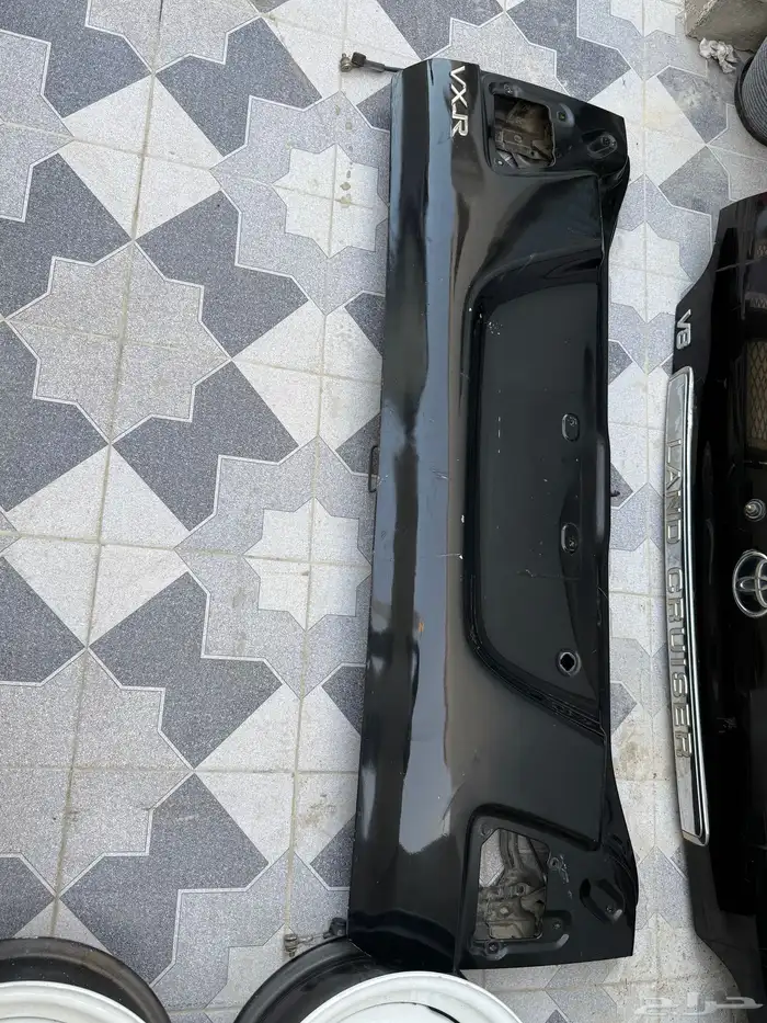 بيبان شنطة لكزس لاندكروزر اللون اسود وكاله 1