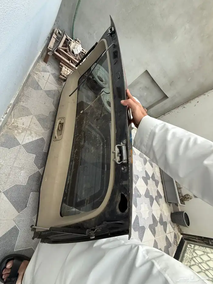 بيبان شنطة لكزس لاندكروزر اللون اسود وكاله 4