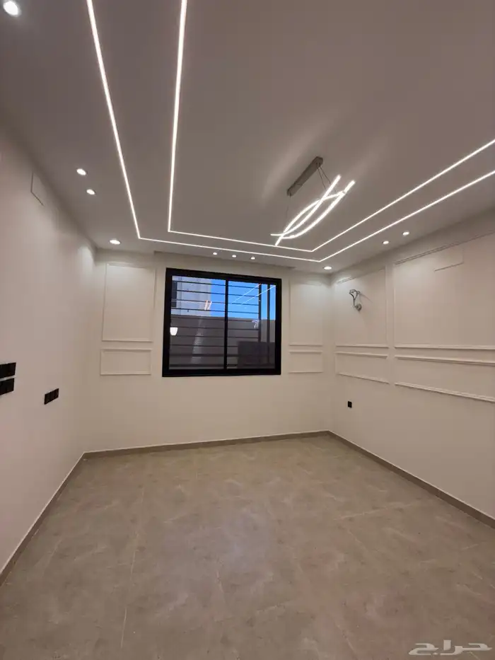 للبيع دور أرضي بحوش وشقق علويه بسطح مخطط الراجحي الضيافه 5