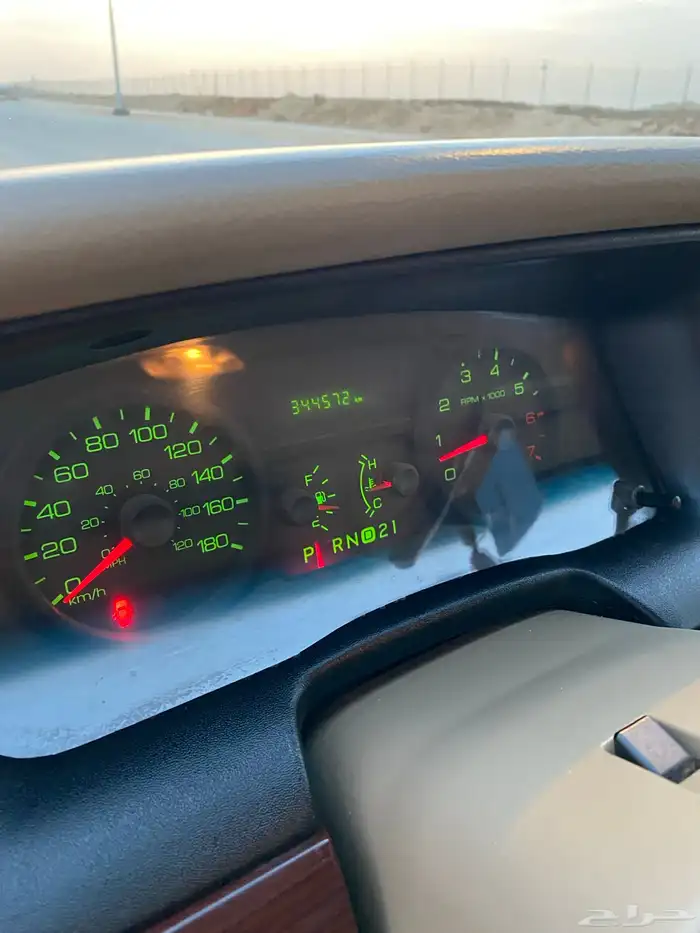 للبيع فورد فكتوريا 2011 نظيف 5