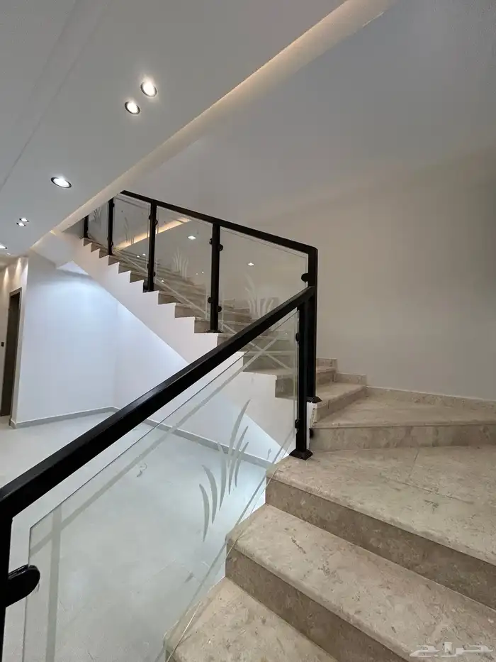 للبيع روف علوي بملحق مع مشب 8غرف 650الف 36