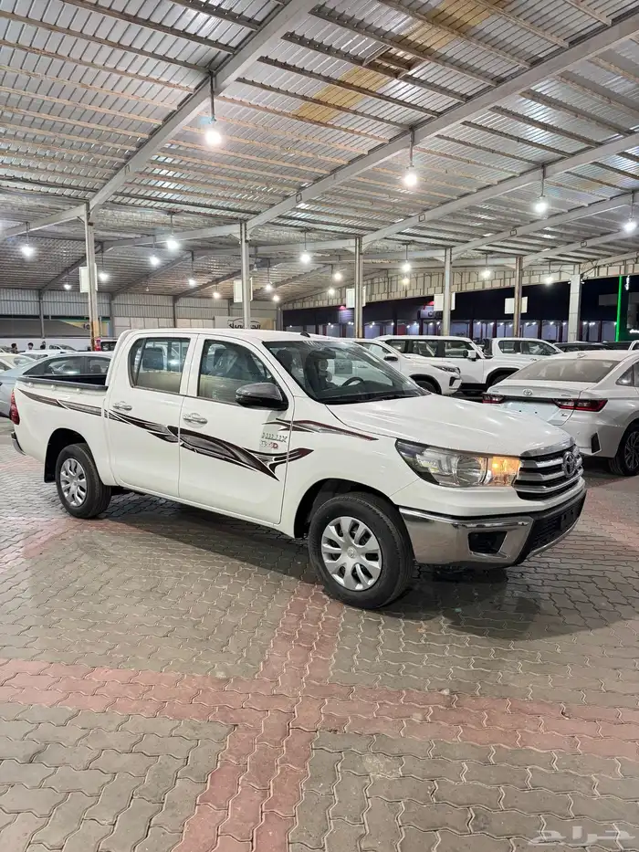 تويوتا هايلوكس GL ديزل غمارتين 2025 1