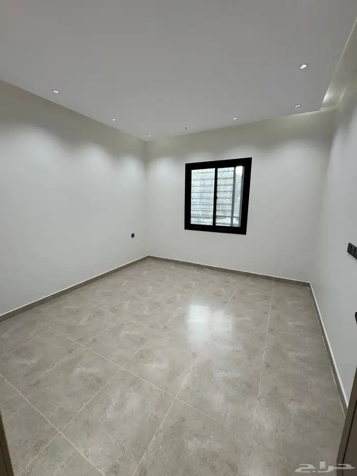 للبيع بمدينه أبها شقه تمليك علوي مع سطح خاص ومصعد شغال 17