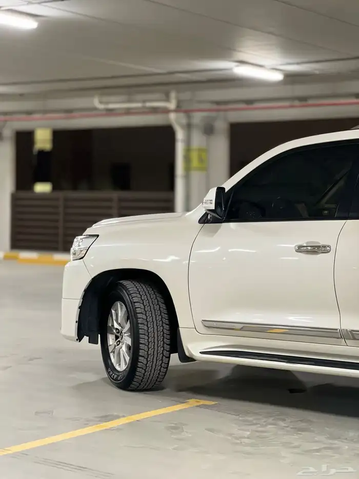 تويوتا لاندكروزر GXR 2017 مالك اول 4