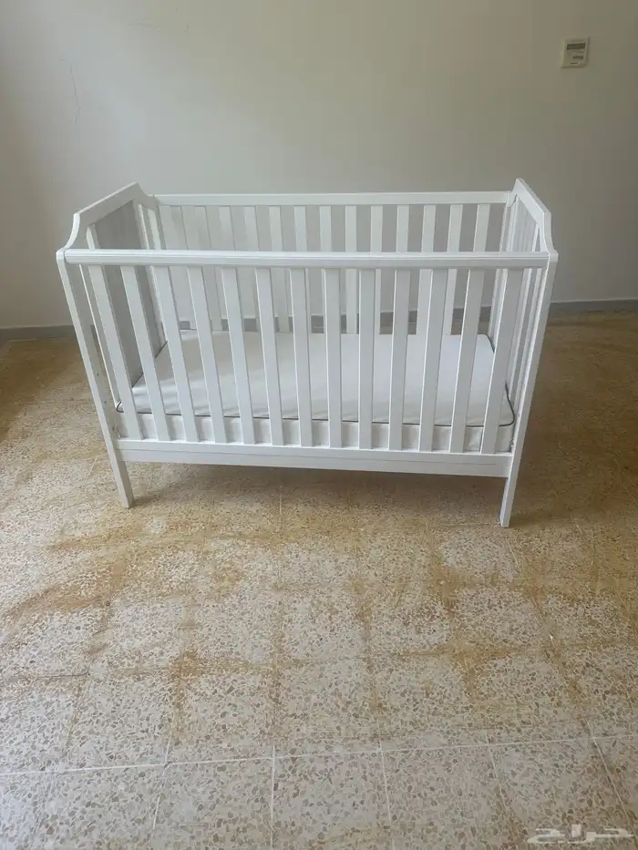 سرير طفل في حالة ممتازة 0