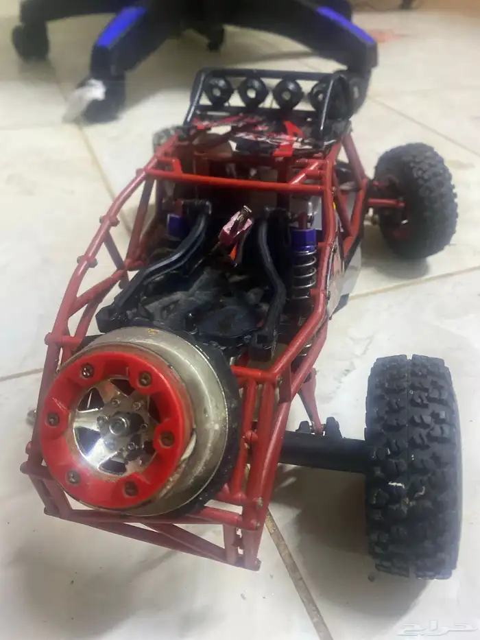 سياره ناقصها كفر أسفنج واحد بس ناقصها كفر وبطارية والأنوار 3