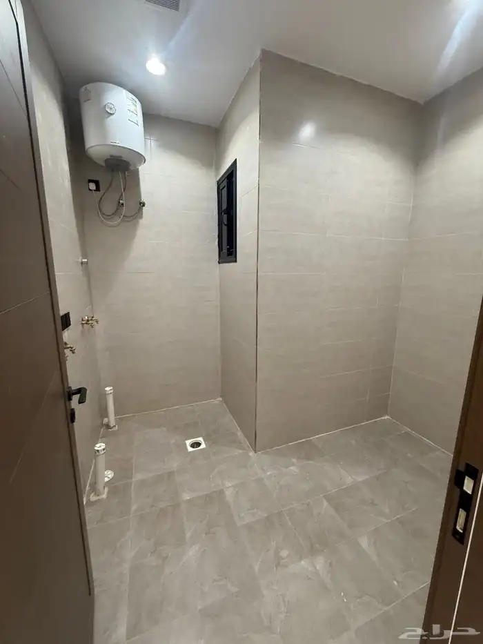 للبيع دور أرضي بحوش وشقق علويه بسطح مخطط الراجحي الضيافه 23