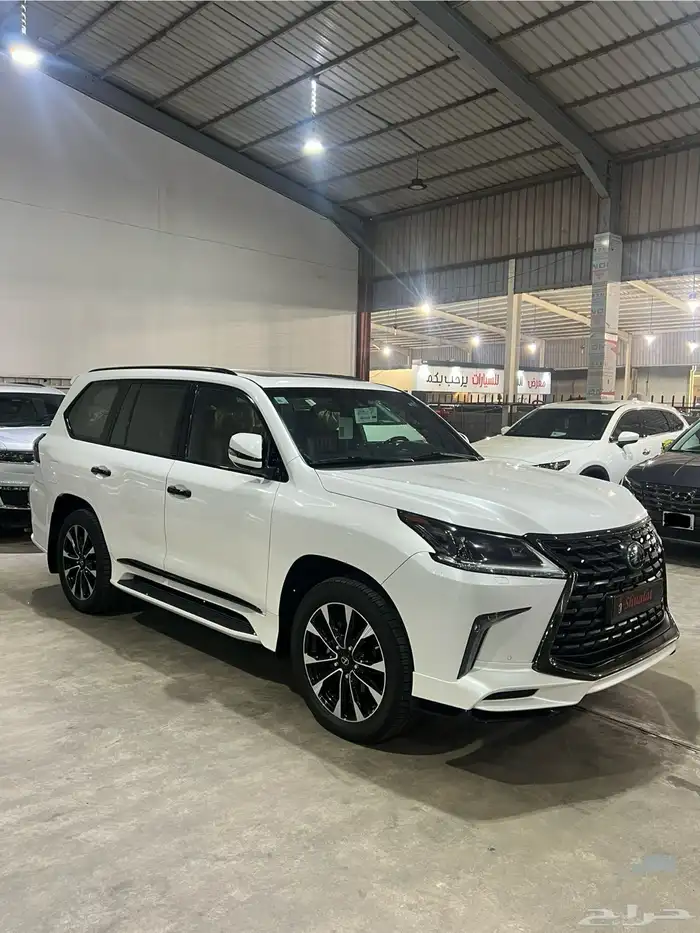 جيب لكزس LX570 2021 بلاك اديشن شبه جديد ( عبداللطيف جميل ) 2