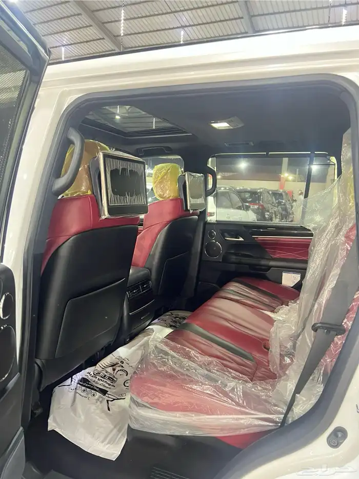 جيب لكزس LX570 2021 بلاك اديشن شبه جديد ( عبداللطيف جميل ) 9