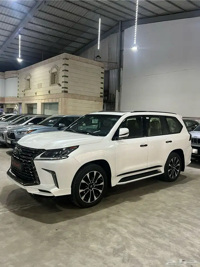 جيب لكزس LX570 2021 بلاك اديشن شبه جديد ( عبداللطيف جميل ) 1