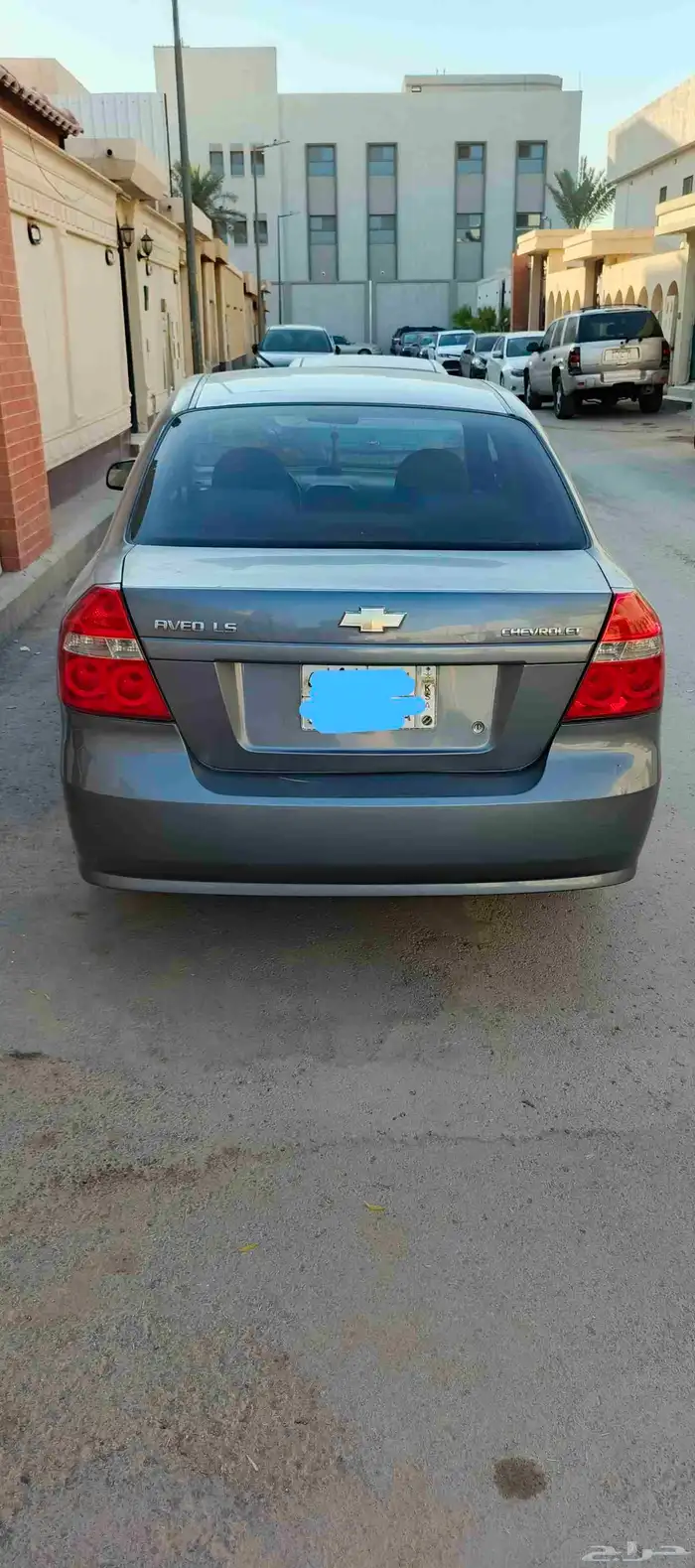 سيارة آفيو نظيفة 1