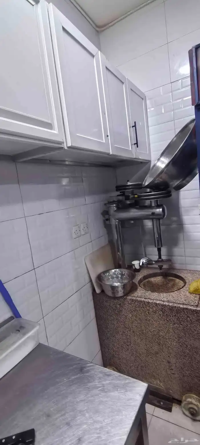 للبيع عدد 50كرسي 14 طاولة بحالة جيدة 9