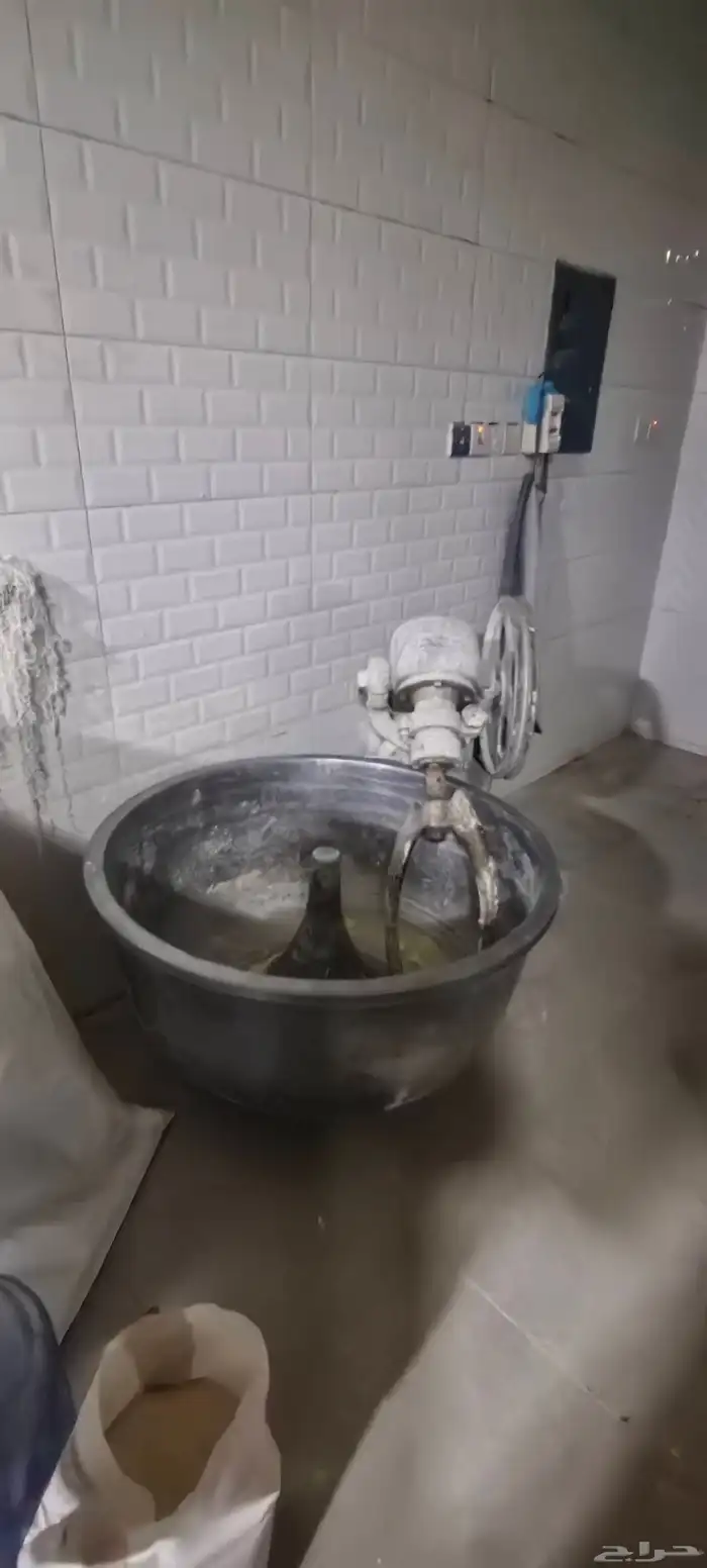 للبيع عدد 50كرسي 14 طاولة بحالة جيدة 6