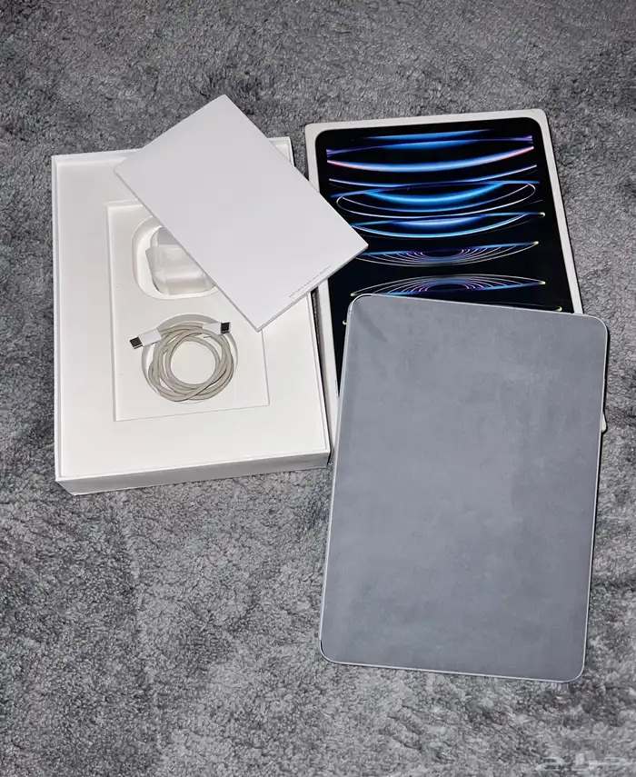 للبيع ايباد برو 11 انش الجيل الرابع وماك بوك أير M2 1