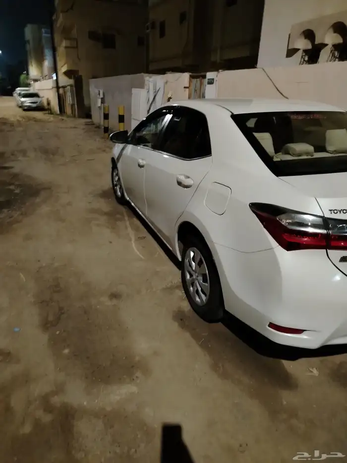 كورولا 2017 اتوماتيك 4سلندر. اللون ابيض لولوي 1