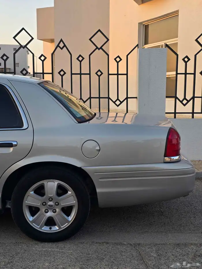 فورد كراون فكتوريا 2011 وارد الجزيرة 5