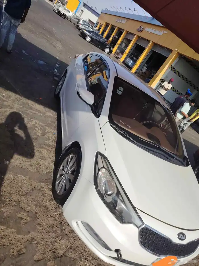 سيارة كياسيراتو 2015 ابيض لؤلؤئي 3