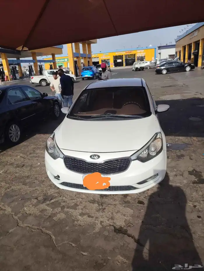 سيارة كياسيراتو 2015 ابيض لؤلؤئي 1