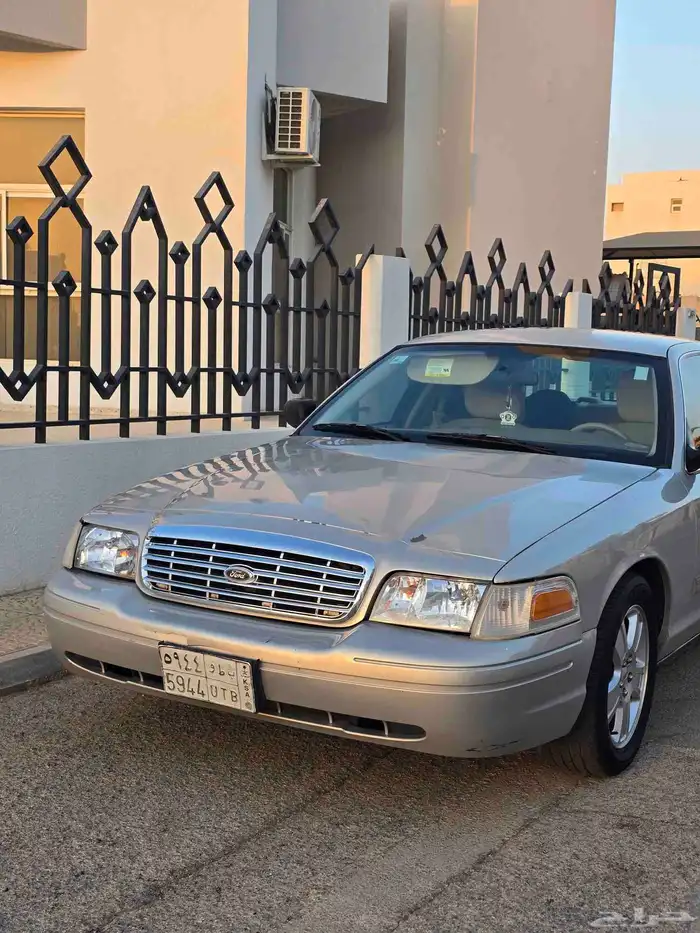 فورد كراون فكتوريا 2011 وارد الجزيرة 1