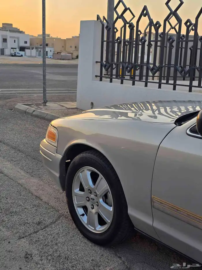 فورد كراون فكتوريا 2011 وارد الجزيرة 3