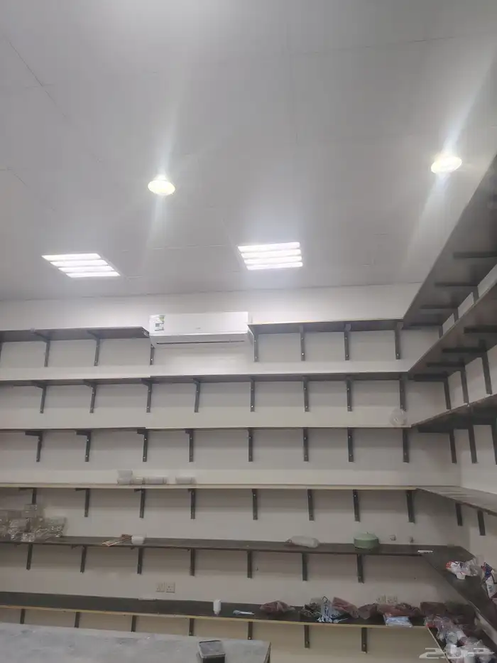 العرض ديكور وارفف وطاولات البيع علي السوم 6