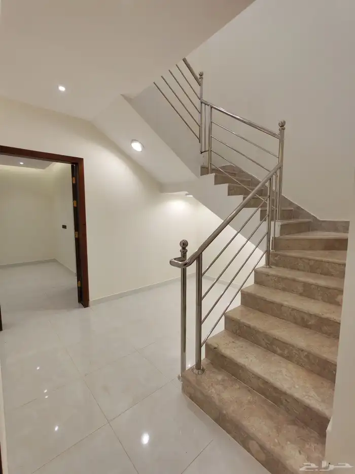 للبيع روف علوي مع بايكه سياره شمال الخميس تشطيب مودرن 17