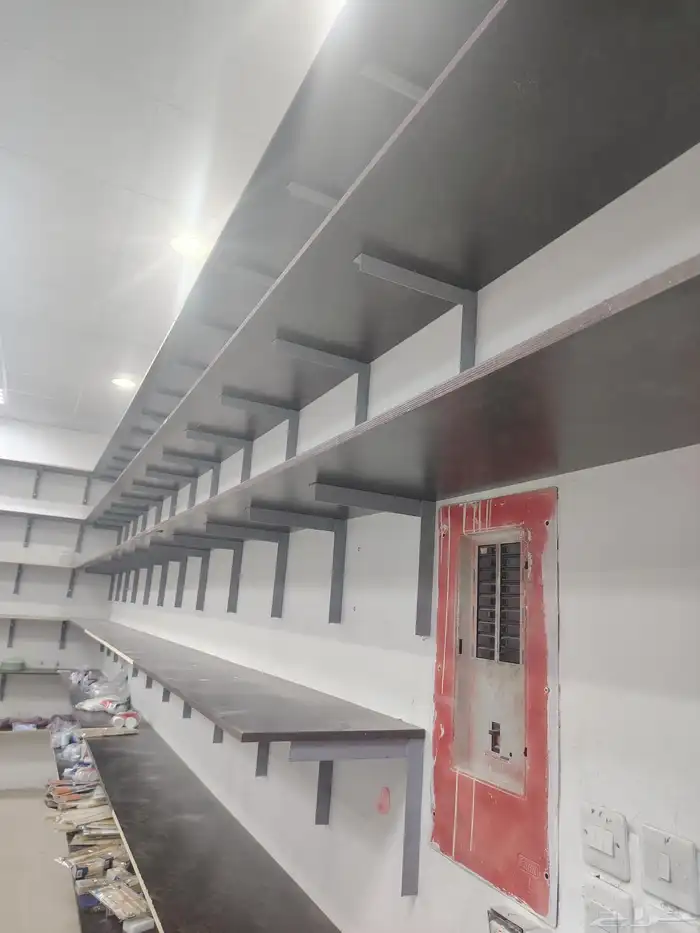 العرض ديكور وارفف وطاولات البيع علي السوم 5