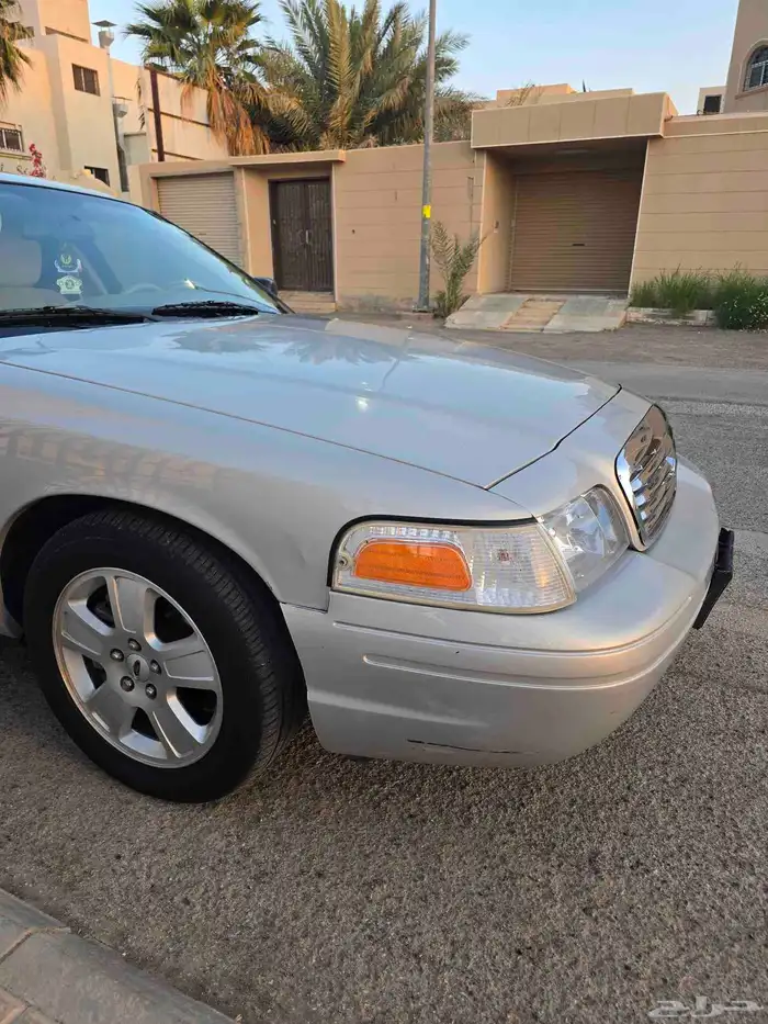 فورد كراون فكتوريا 2011 وارد الجزيرة 8