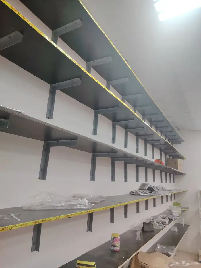 العرض ديكور وارفف وطاولات البيع علي السوم 2