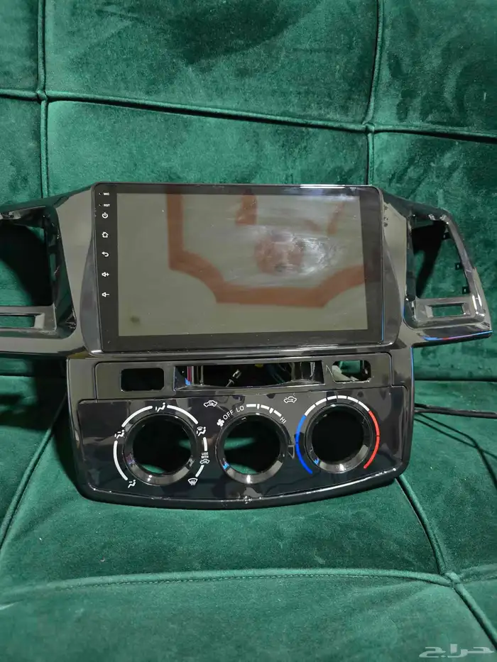 شاشة سيارة مع الديكور 2