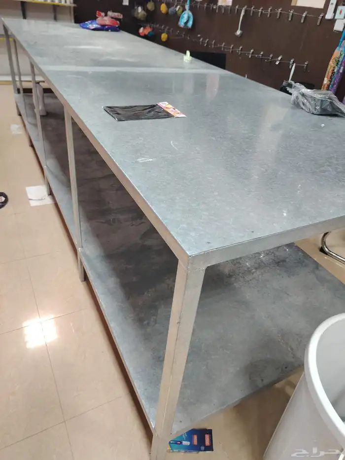 العرض ديكور وارفف وطاولات البيع علي السوم 4