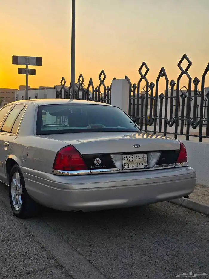 فورد كراون فكتوريا 2011 وارد الجزيرة 0