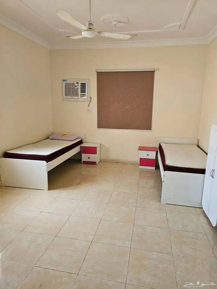 سريرين اطفال ايكيا بالمراتب و 2 كمودينو 0