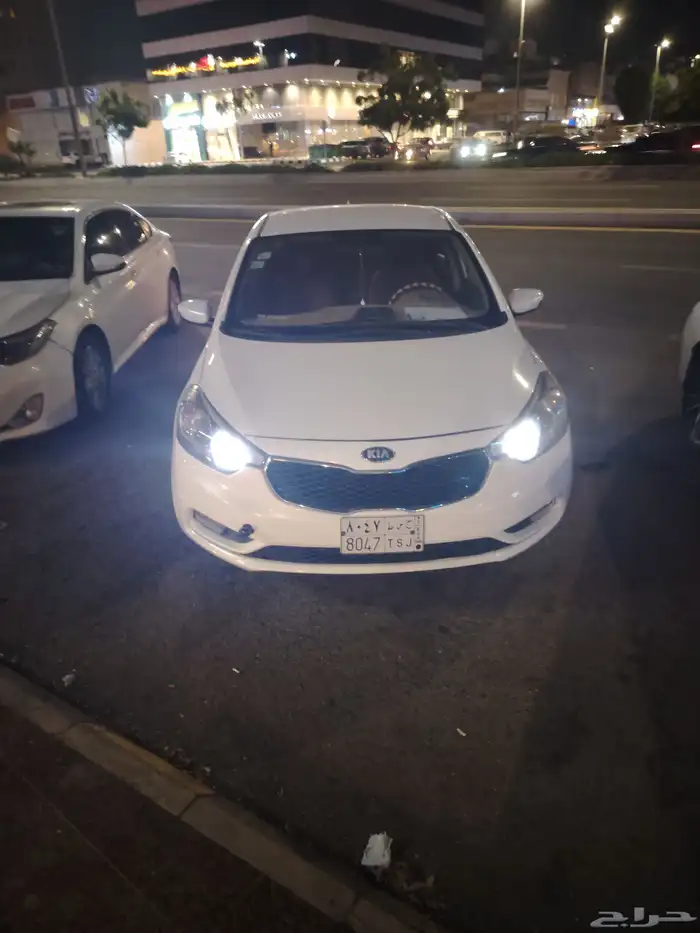 سيارة كياسيراتو 2015 ابيض لؤلؤئي 0