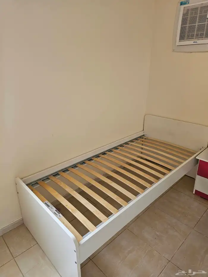 سريرين اطفال ايكيا بالمراتب و 2 كمودينو 1