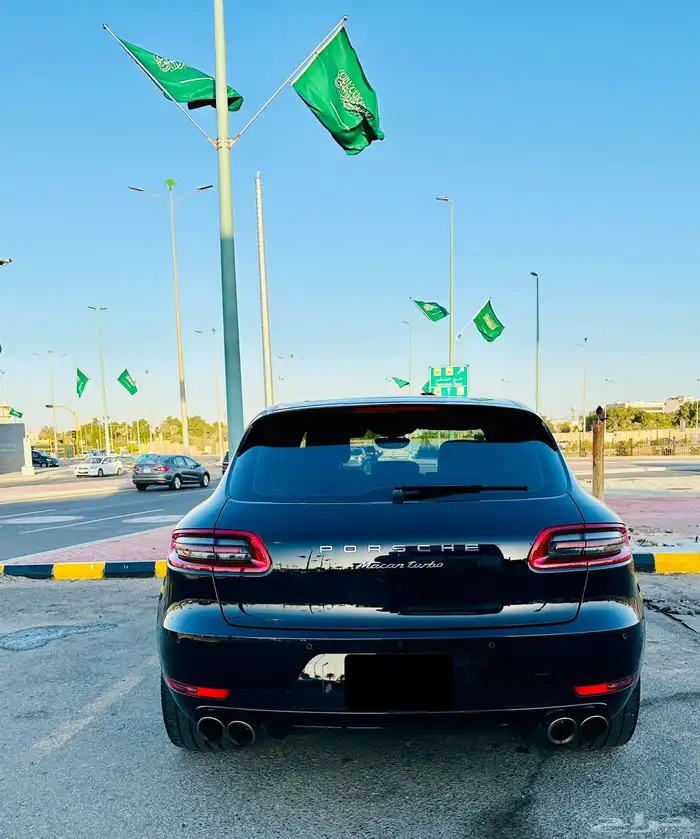 بورش ماكان توربو 2015 فل كامل ممشى 115 ألف كم ضمان ساري 15