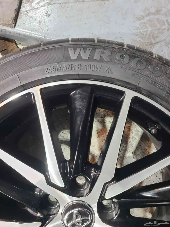 جنوط كامري هايبرد 2023 كروم وكالة مقاس 18 مع الكفرات 5