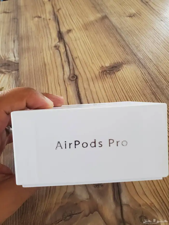 سماعة ابل بلكرتون علئ السوم 0