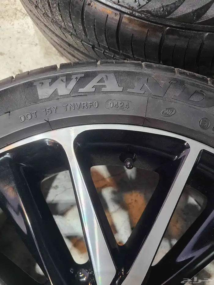 جنوط كامري هايبرد 2023 كروم وكالة مقاس 18 مع الكفرات 6