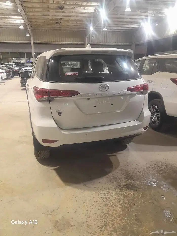 تويوتا فورتشنر بنزين موديل 2025اللون ابيض بدون دبل 3