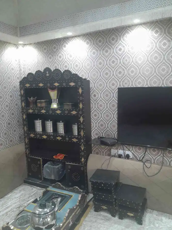 خيمه ومعه مخاد ومراكي وفرشه جديده ودرج دلال 0