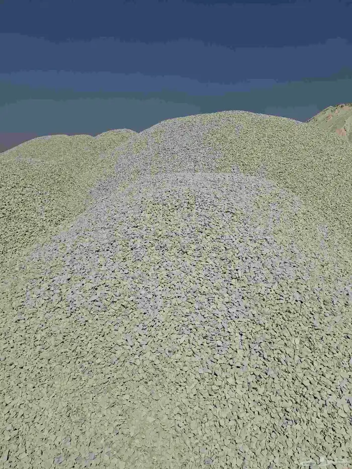 رمل احمر وبحص ابيض وصبيز وبطحا واسفلت 1