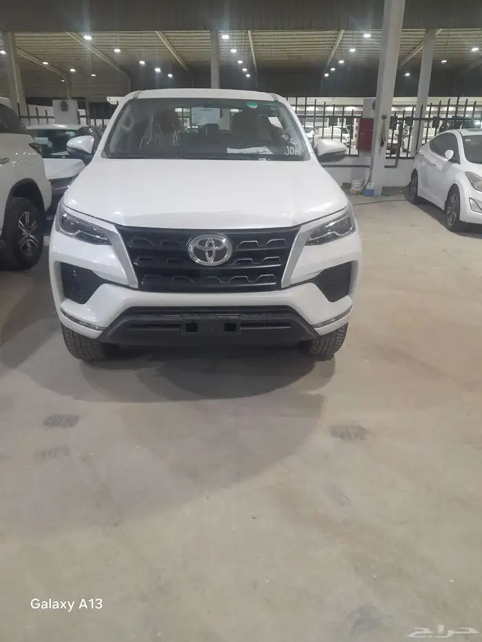 تويوتا فورتشنر بنزين موديل 2025اللون ابيض بدون دبل 0