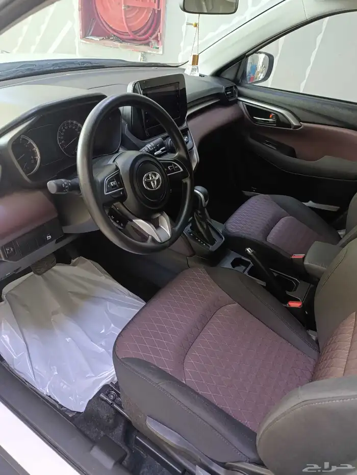 تويوتا اوربان كروزر 2025 ماشي 8 الف 8